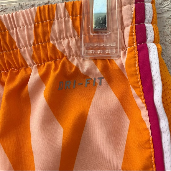 Nike women’s Dri- fit vented running shorts, small, orange - Picture 4 of 11